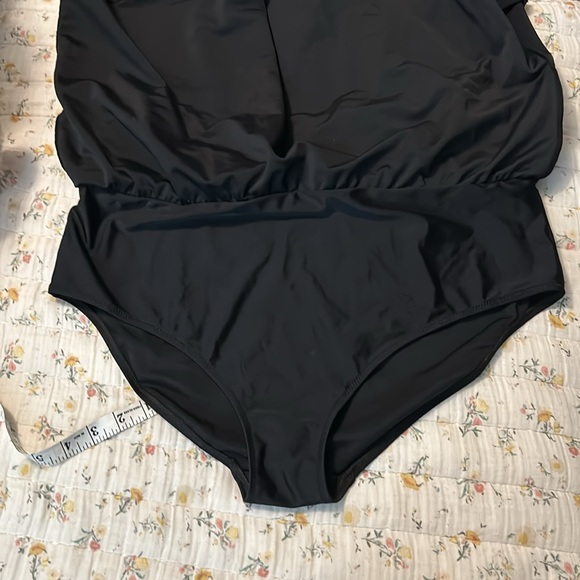 Women bathing suit bottom with skirt - Picture 7 of 9